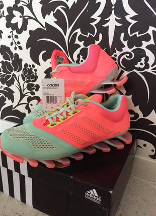 Кроссовки adidas оригинал новые