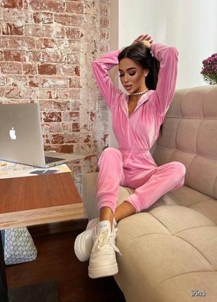 Яркие и стильные велюровые комбезы