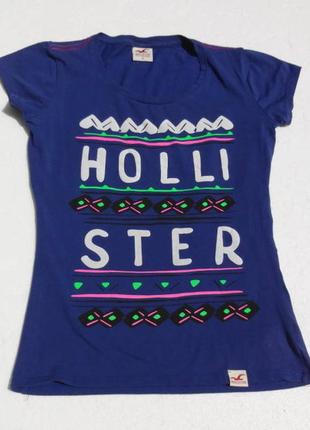 Hollister. футболка с принтом бренда.