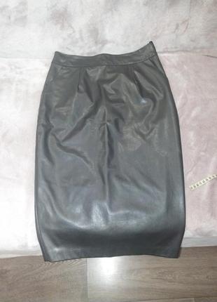 Шкіряна спідниця.