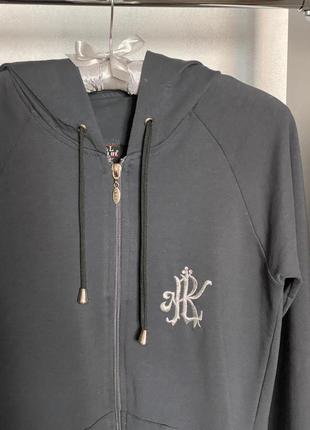 Платье с атласным капюшоном 3