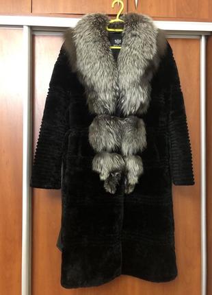 Продам натуральную шубу (мутон + чернобурка)