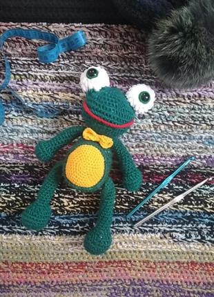 Мягкая игрушка ручной работы лягушка зеленая с большими глазами1 фото