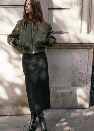 Укорочений бомбер zara