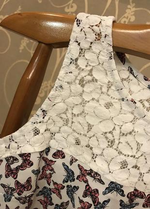 Величезний вибір красивих блуз і сорочок.