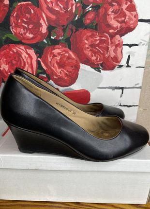 Туфли на танкетки
