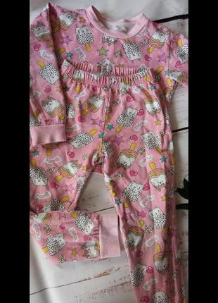 Піжама  утеплена на 4-5 років.