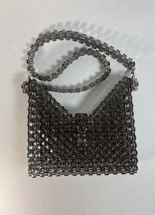 Сіра сумочка з акрилових квадратних намистин.
