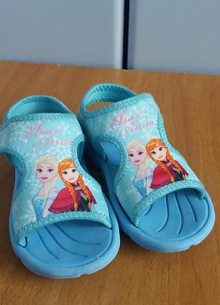Легкие босоножки disney франция uk 7.5/25