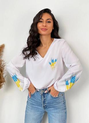 Блуза с красивым цветочным принтом в украинском стиле3 фото