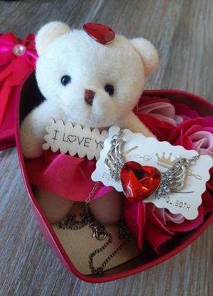 Подарунковий набір для дівчини сердечко з розами1 фото