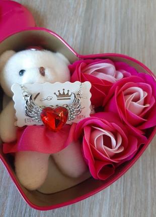 Подарунковий набір для дівчини сердечко з розами8 фото