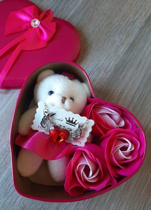 Подарунковий набір для дівчини сердечко з розами7 фото
