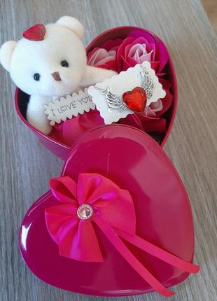 Подарунковий набір для дівчини сердечко з розами3 фото