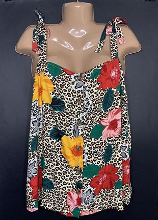 Майка со стильными пуговицами с биркой