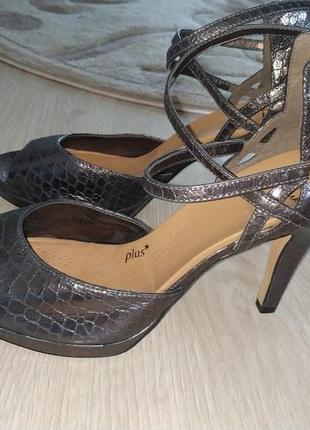 Босоніжки Clarks шкіра металік зовні та всередині