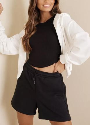 Чорні жіночі шорти з карманом натуральна тканина
