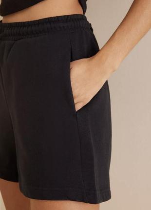 Чорні жіночі шорти з карманом натуральна тканина3 фото