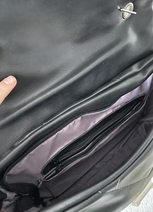 Чорна сумка клатч на плече еко шкіра на ремінці9 фото