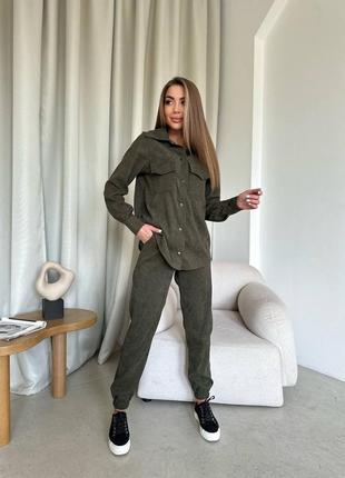 Стильний вельветовий костюм сорочка на ґудзиках з кишенями вільного крою штани джогери з високою посадкою на резинці