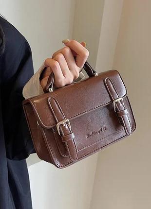 Маленька стильна коричнева сумка