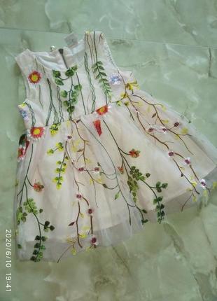 Шикарное фатиновое платье с вышивкой для  манюни.