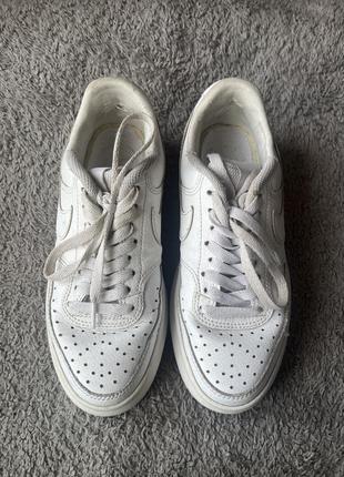 Білі кросівки1 фото