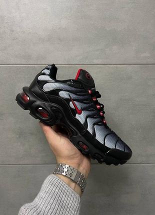 Класні чоловічі кросівки nike air max tn plus grey black red чорно-сірі з червоним