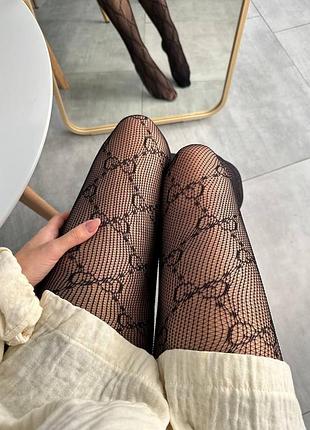 Мегакрути стильные трендовые колготки в сетку с принтом gg