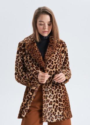 Актуальне хутряне леопардове пальто шубка
