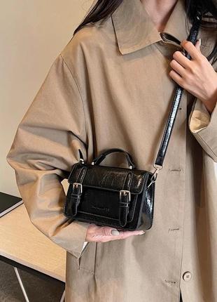 Маленька чорна сумочка