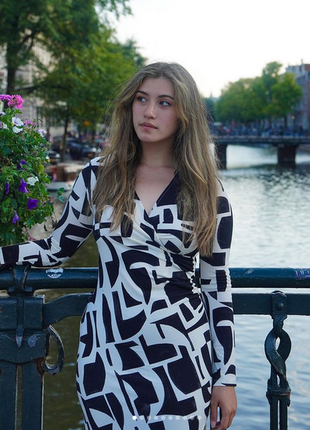 Монохромна сукня h&m 50-52