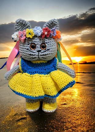 Іграшка "киця-україночка"