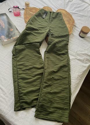 Зеленые рефленые брюки