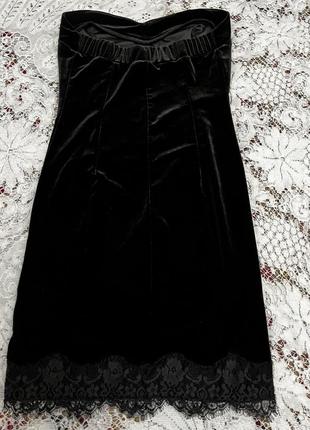 Маленькое черное бархатное платье-футляр2 фото