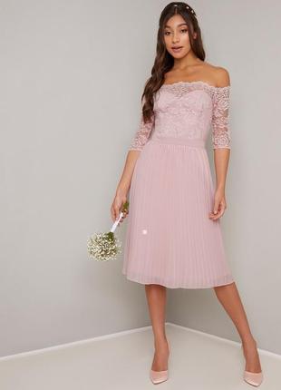 Chi chi london сукня рожева пудрова з гіпюром відкриті плечі плісе плісеруване
