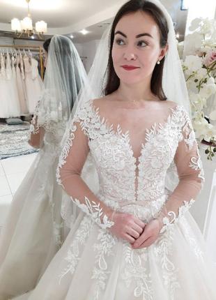 Свадебное платье пудровое с рукавами и кружевом1 фото