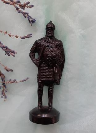 Статуетка срср кілкий пластик лицар в обладунках воїн мініатюра8 фото