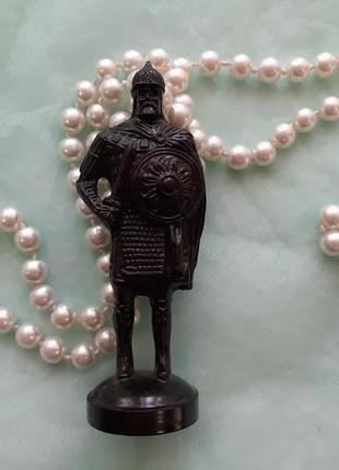 Статуетка срср кілкий пластик лицар в обладунках воїн мініатюра9 фото