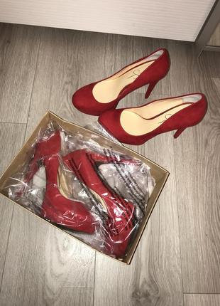 Эффектные красные туфли jessica simpson4 фото