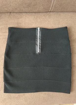 Чорна бандажна спідниця, класика