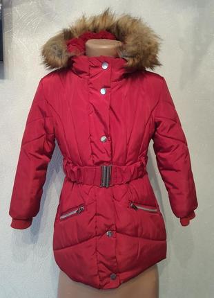 Красное стеганое пальто зима