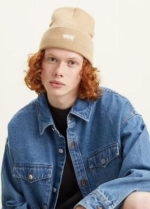 Шапка бини levi's с вышитым логотипом !