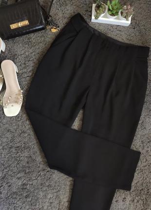 Очень хорошые красивые стильные чёрные брюки с защипами от new look5 фото