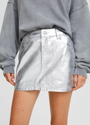 Срібляста міні спідниця bershka