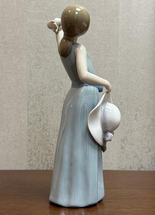 Фарфорова статуетка lladro «дівчина з зачіскою».5 фото