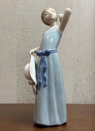Фарфорова статуетка lladro «дівчина з зачіскою».2 фото