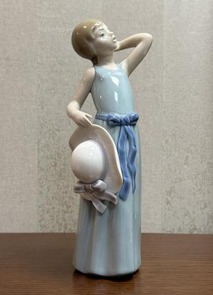 Фарфорова статуетка lladro «дівчина з зачіскою».7 фото