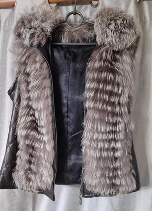 Женская куртка жилетка мех с капюшоном4 фото