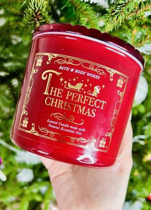 Свічка на 3 гноти the perfect christmas від bath&amp;body works1 фото